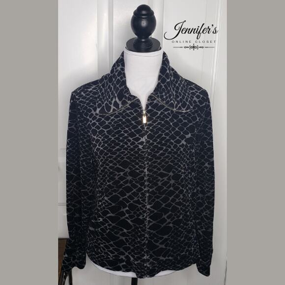 3/$25 Relaxed by Charter Club Women's Gray & Black Animal Zipper Jacket Size L - Picture 1 of 9